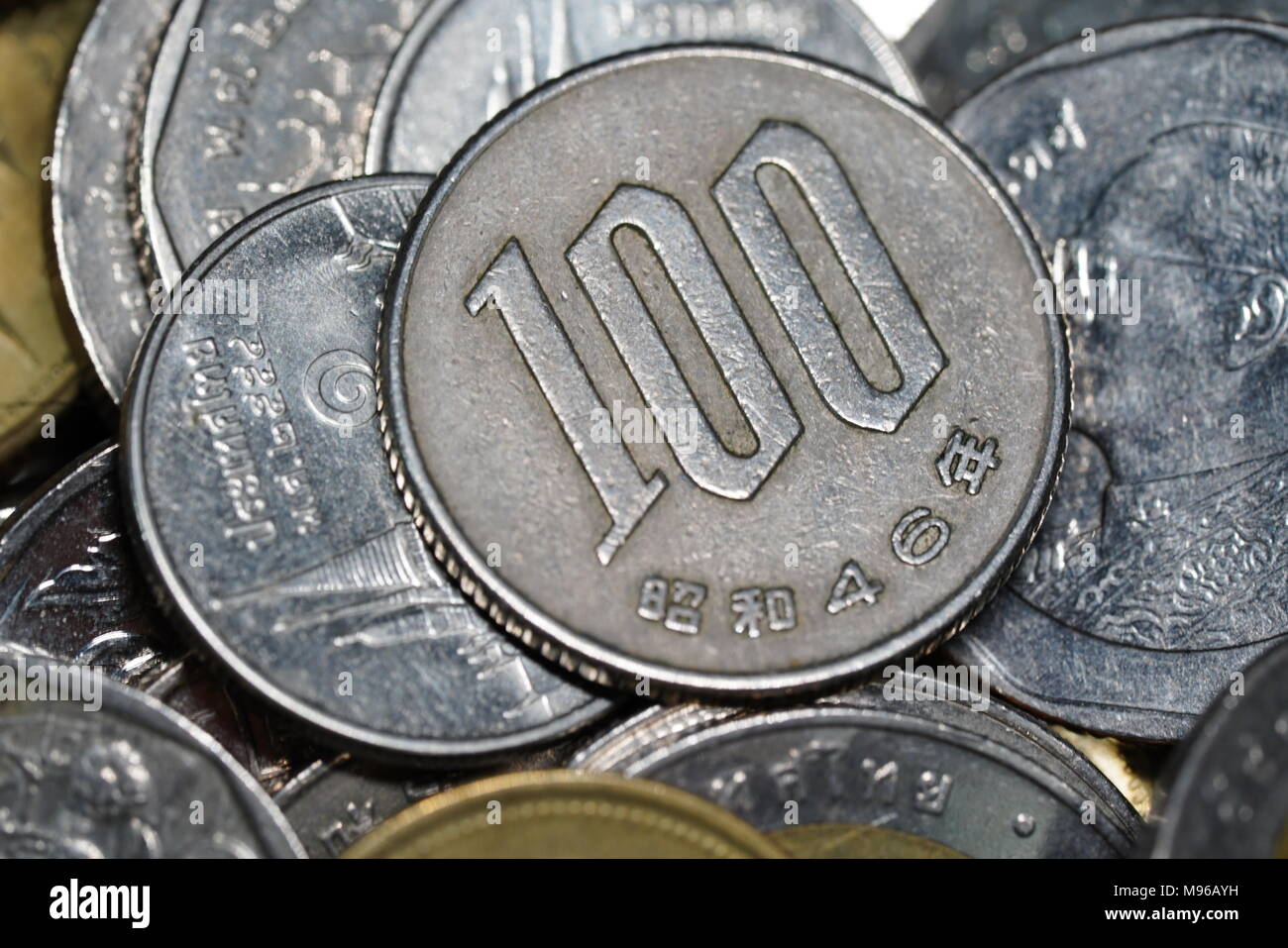 Learning Yen Japanese yen currency icon hi-res stock photography and images - Alamy