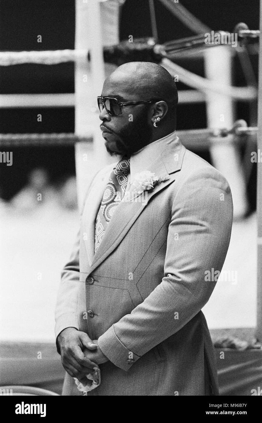 Lawrence Tureaud aka MR T watches over Leon Spinks as he trains for his second fight with Muhammad Ali. 16th September 1978 Stock Photo