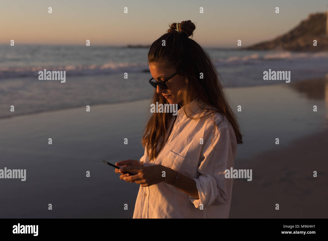 Woman using mobile africa hi-res stock photography and images - Alamy
