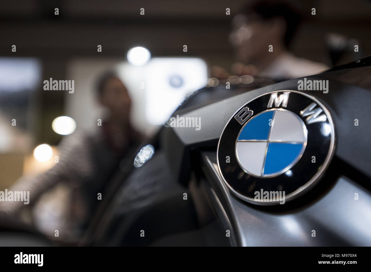 Tokyo, Tokyo, Japan. 23rd Mar, 2018. A visitors looks at a BMW motorbike,  during the 45th Tokyo Motorcycle Show in Tokyo, Japan, 23 March 2018. A  wide range of Japanese, US and
