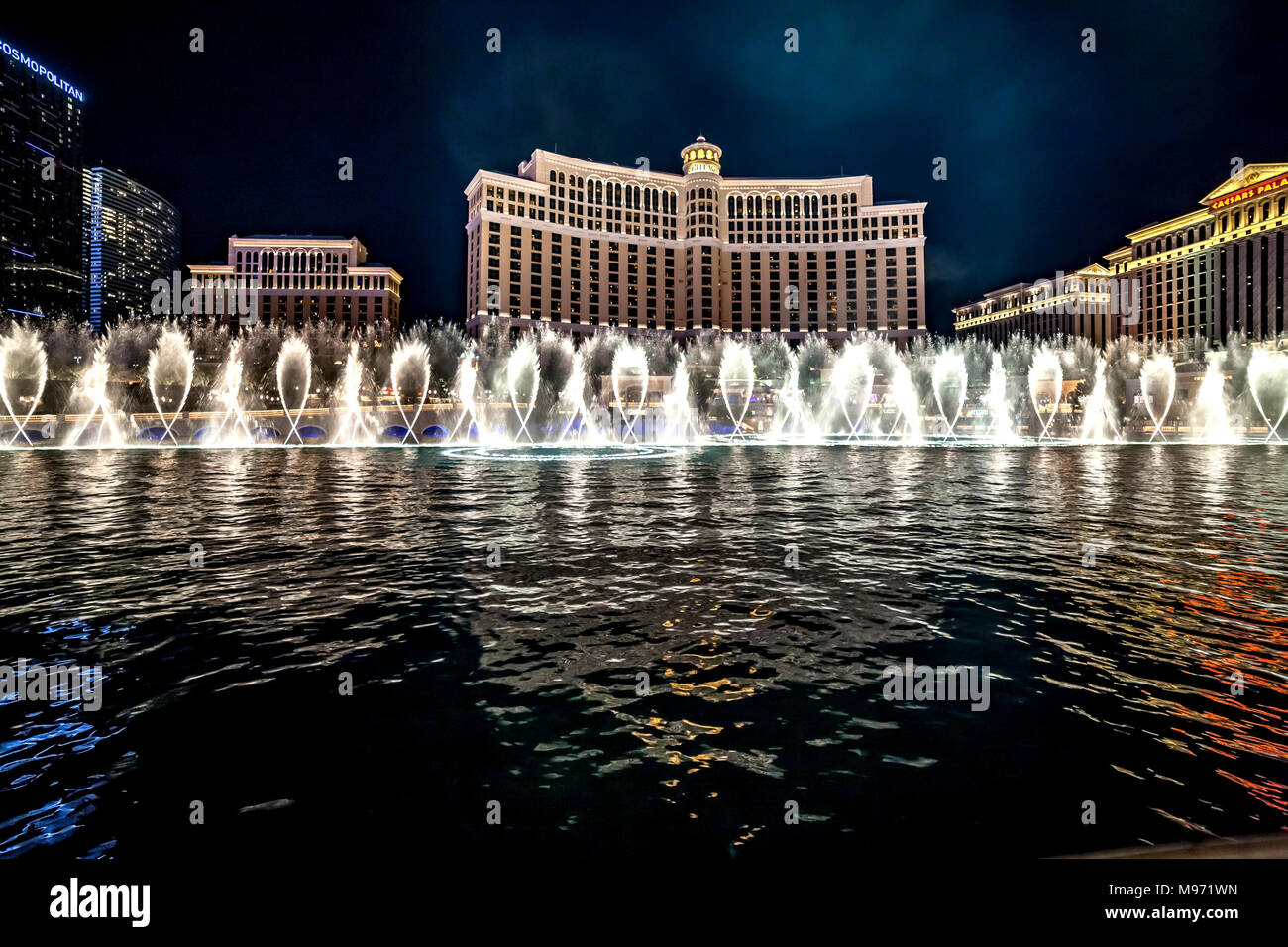The Bellagio water fountain display at night. Las Vegas, Narvarda, U.S