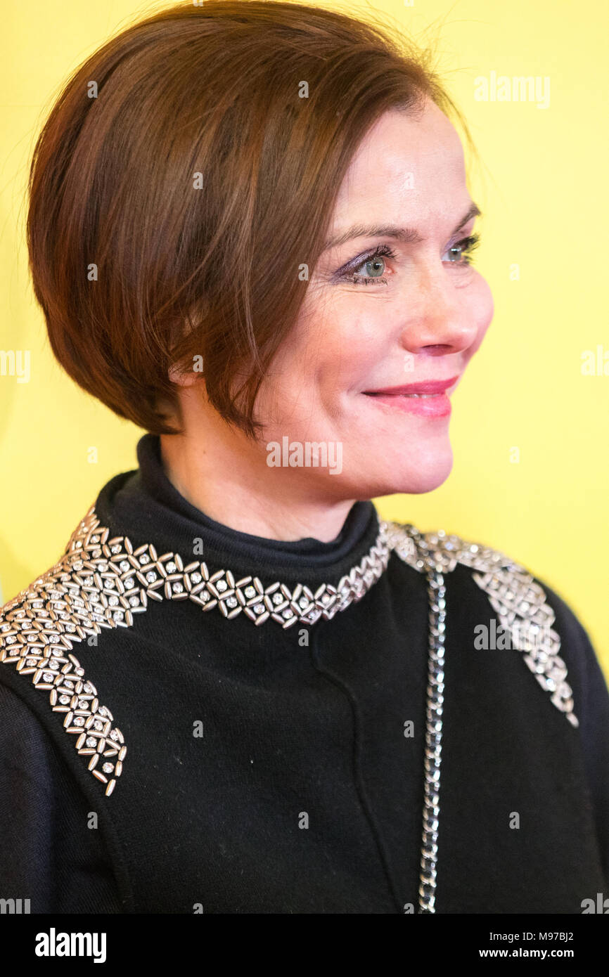 Billy Fires Sport zalida busty sportchi bilan jinsiy aloqa