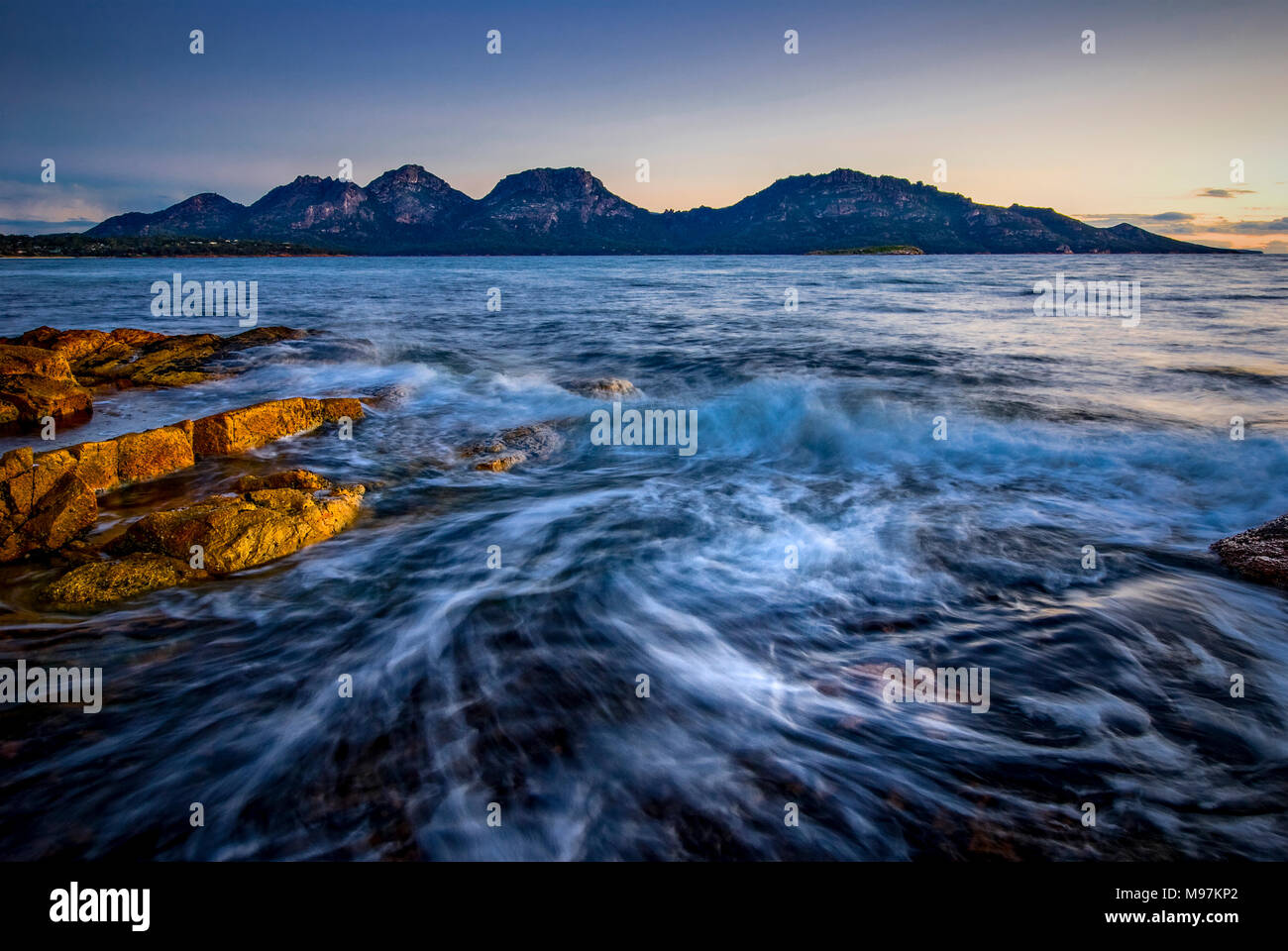 Australien, Tasmanien,  Coles Bay, Freycinet Halbinsel, Höhenzug, 'the Hazzards' Stock Photo