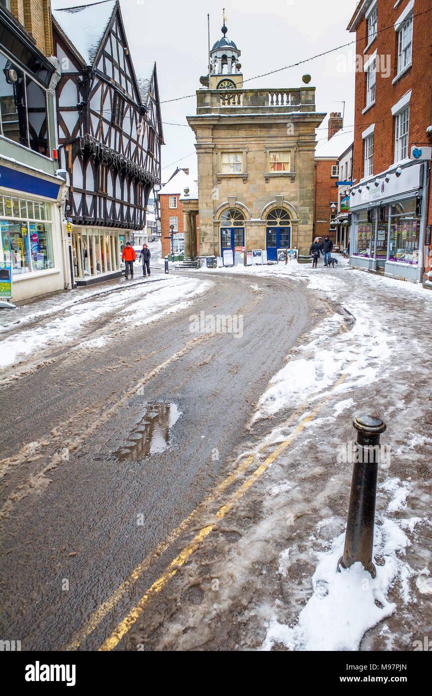 The quite and snow covered streets of Ludlow Stock Photo Alamy