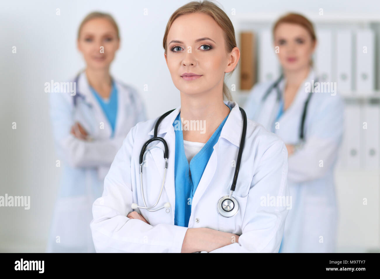 Красивый доктор мужчина. Модело врачей. Модело врачей. Медик мужчина. Жена врач.