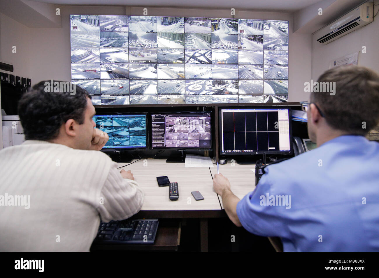Cctv car monitors hi-res stock photography and images - Alamy