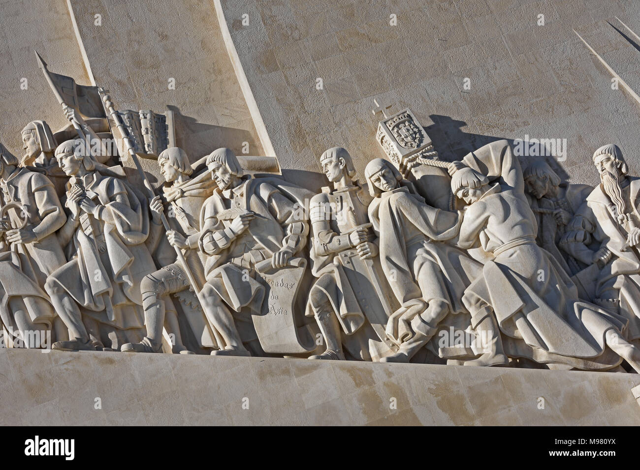 Padrão dos Descobrimentos - Monument of the Discoveries on the northern bank of the Tagus River estuary, parish of Santa Maria de Belém, Lisbon. Located along the river where ships departed to explore and trade with India and Orient, the monument celebrates the Portuguese Age of Discovery (or Age of Exploration) during the 15th and 16th centuries. Portugal ( Vasco da Gama 1460 - 1524 Portuguese explorer and the first European to reach India by sea.) Stock Photo