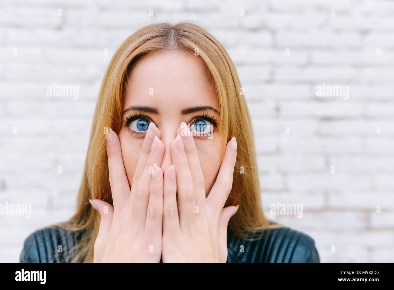 Portrait of surprised young woman Stock Photo - Alamy