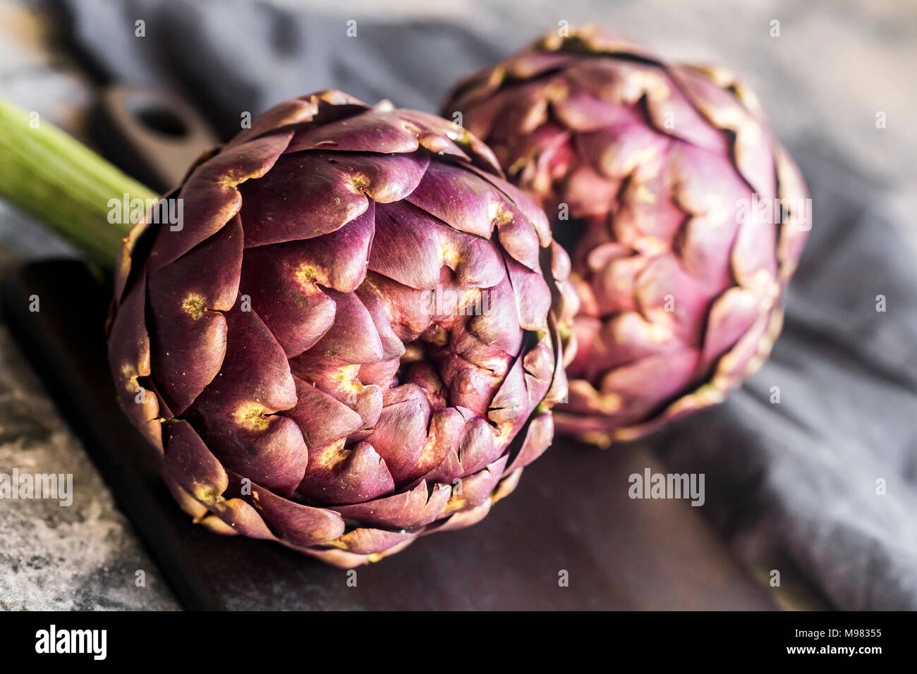Artichoke purple whole hires stock photography and images Alamy