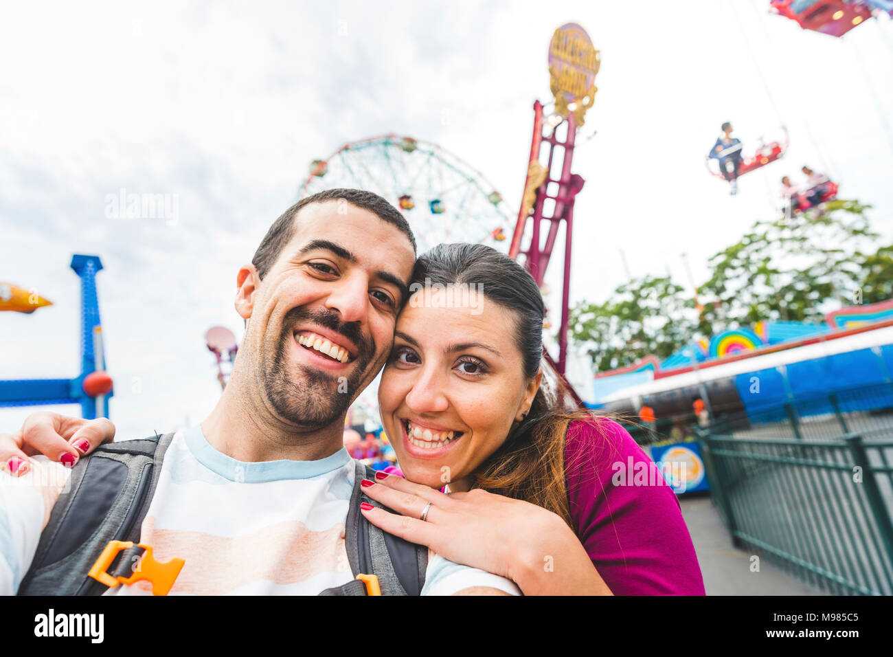 Couple at coney island hi-res stock photography and images - Alamy