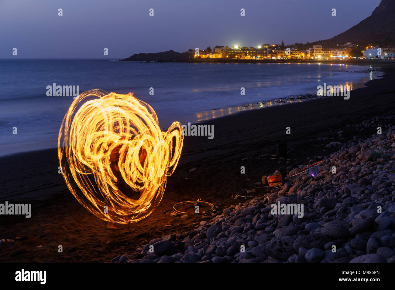 Feuertanz, Tanz mit Fackeln am Strand, La Playa, Valle Gran Rey, La Gomera, Kanarische Inseln, Spanien Stock Photo