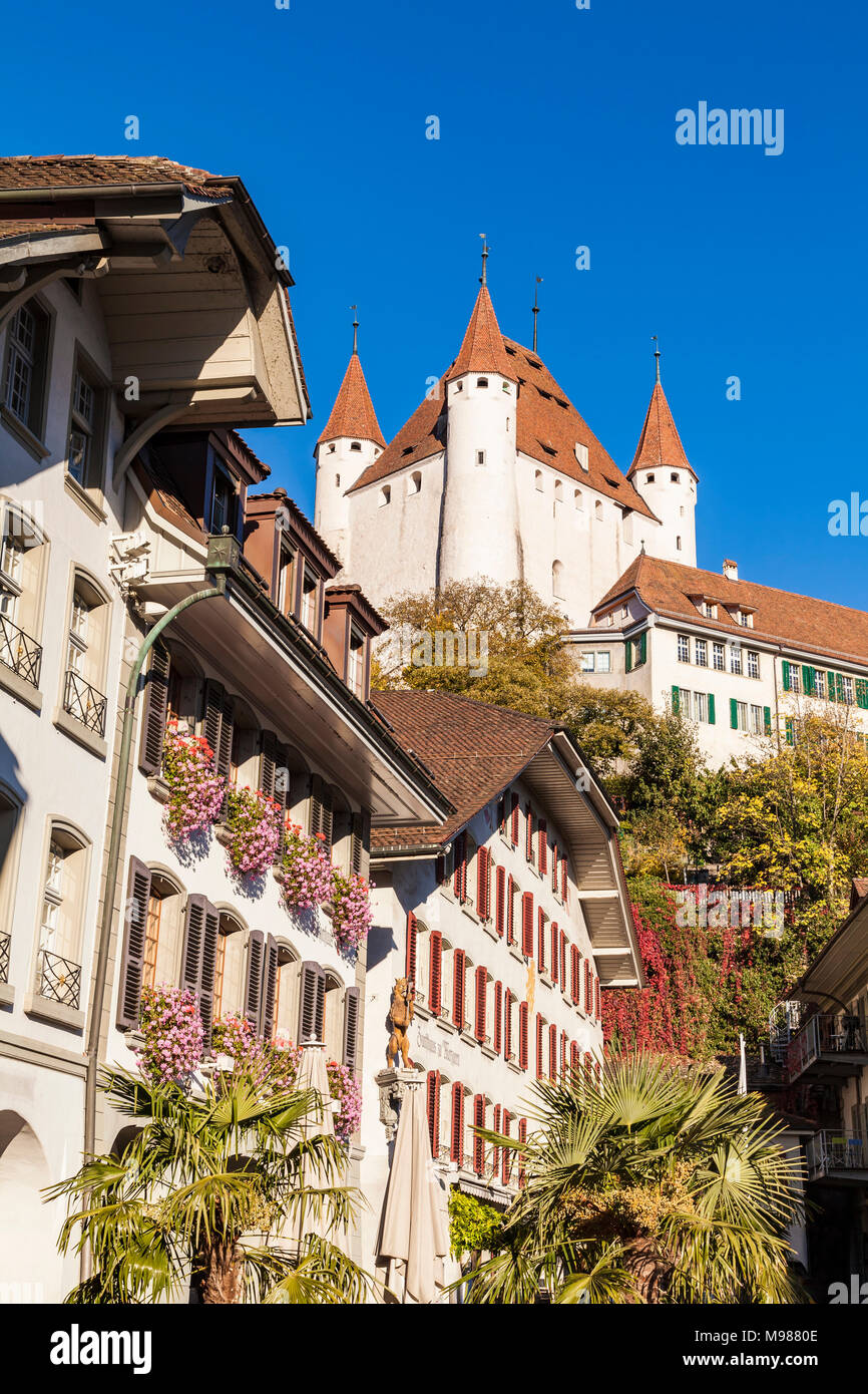 Schweiz, Kanton Bern, Berner Oberland, Thun, Altstadt, Rathausplatz, Schlossberg, Thuner Schloss, Schloss, Burg Stock Photo