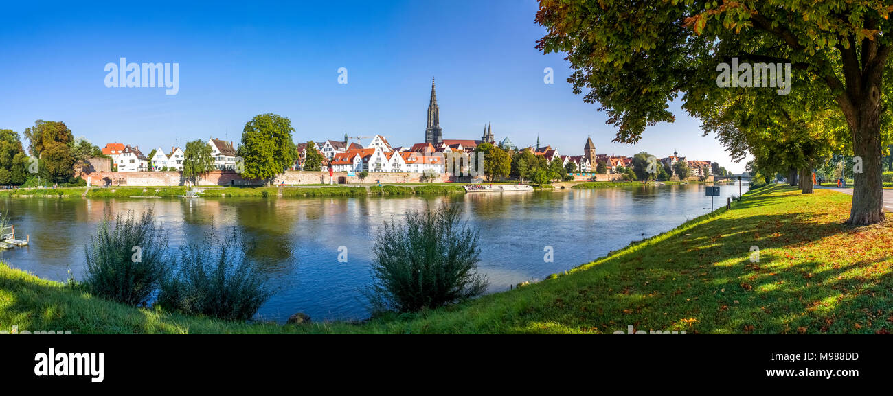 Germany, Baden-Wuerttemberg, Ulm, Ulm Minster and Danube river Stock Photo
