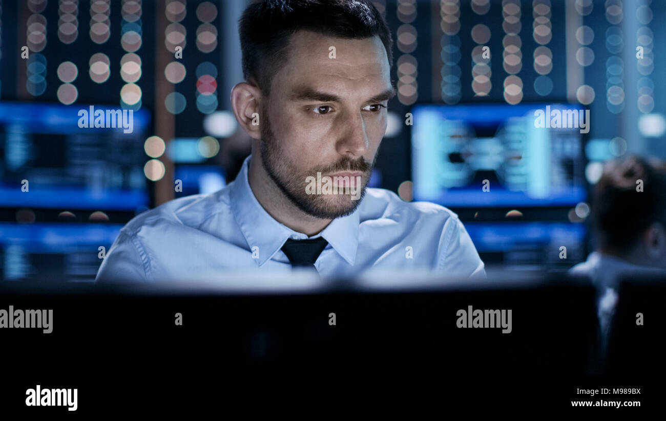 Multiple display monitors at a desk hires stock photography and images