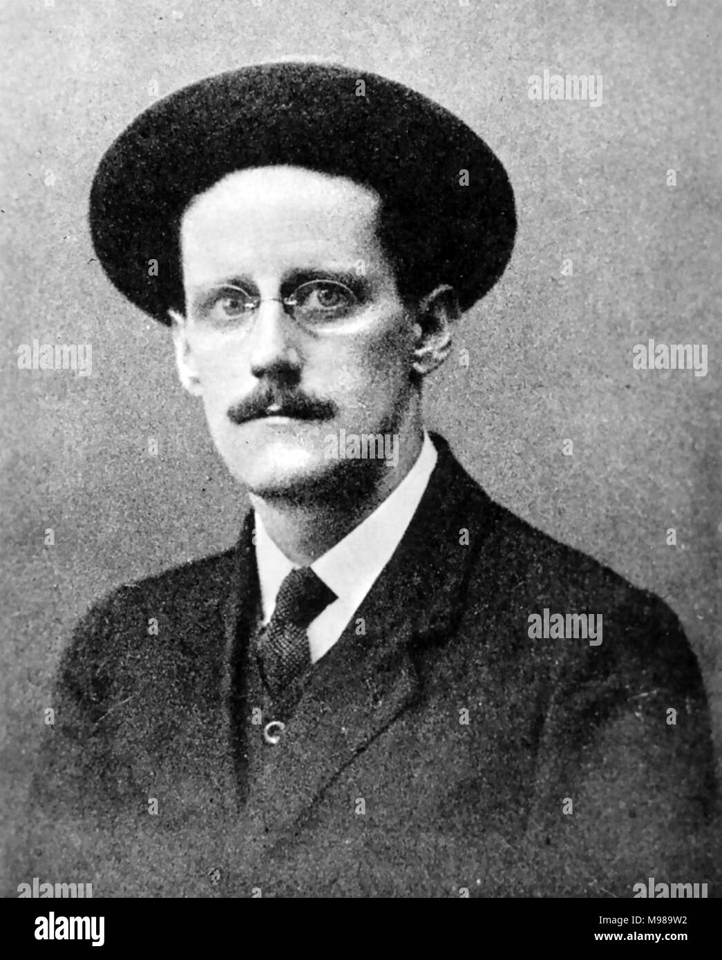 JAMES JOYCE (1882-1941) Irish novelist and poet about 1915 Stock Photo ...
