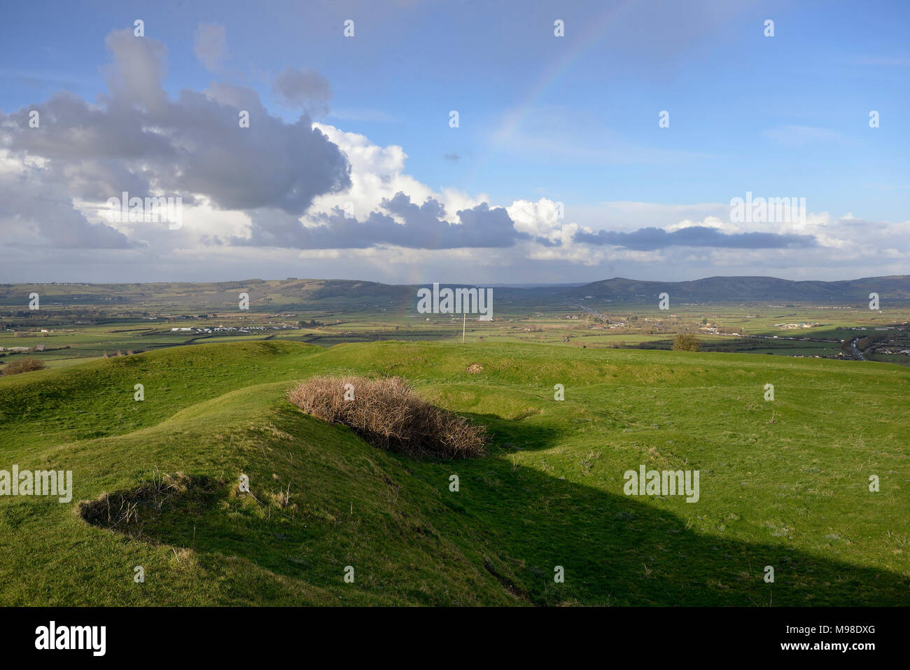 Brent Knoll Hill Fort with view across the Somerset Levels to Bleadon Hill, Loxton Hill, Crook Peak and Compton Hill Stock Photo