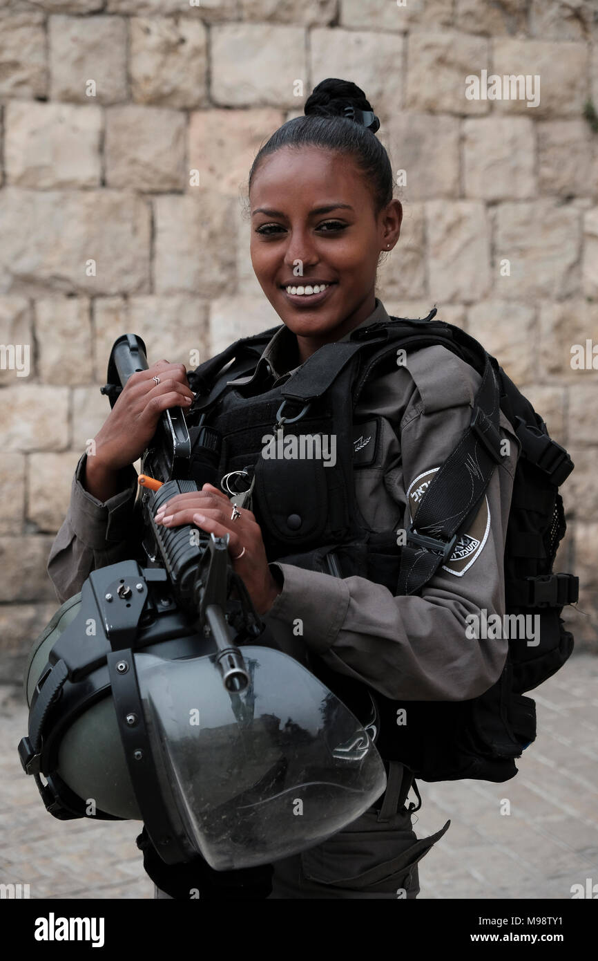 Ethiopian jew female soldier hi-res stock photography and images - Alamy