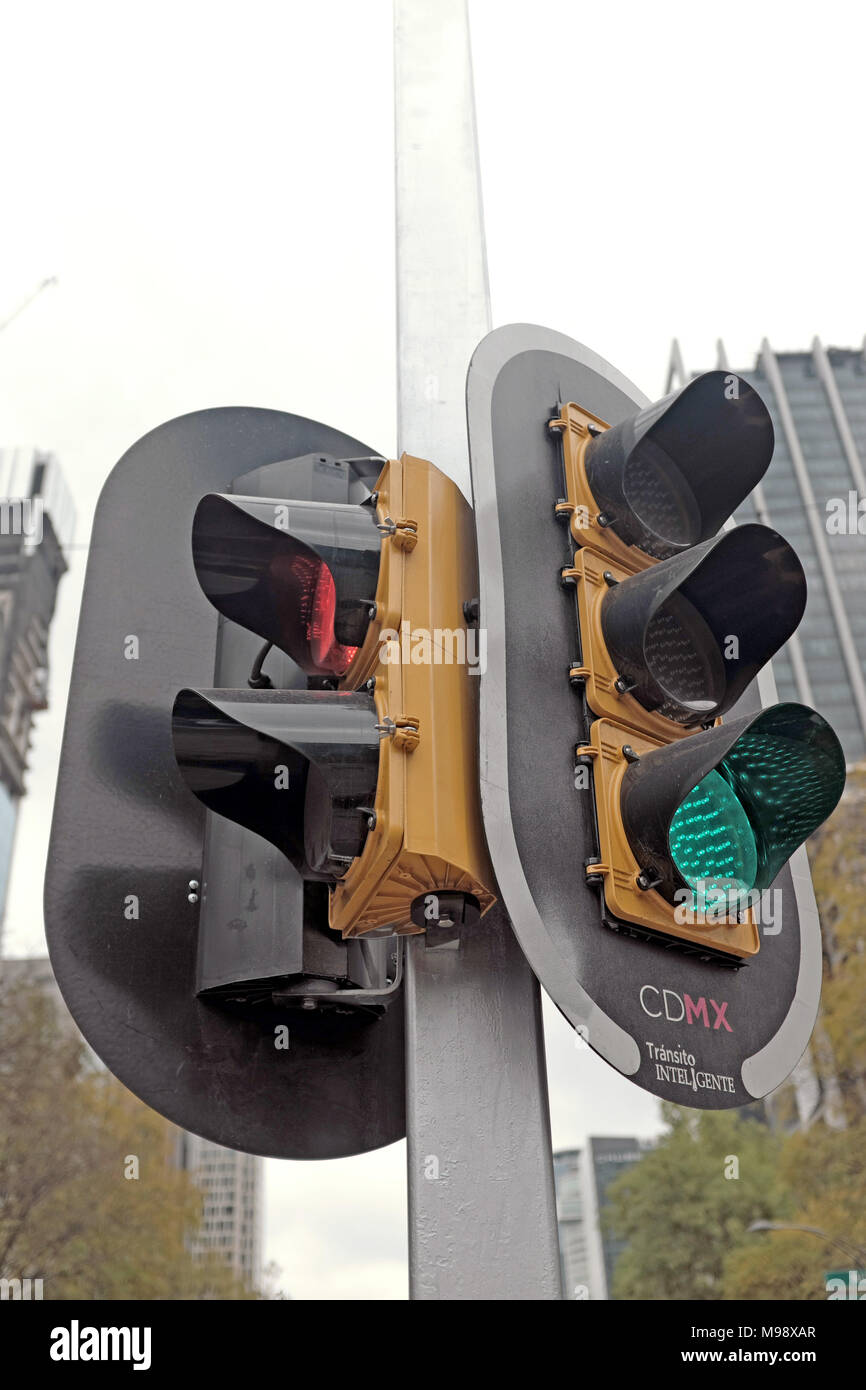 Cdmx traffic light red and green hi-res stock photography and images ...