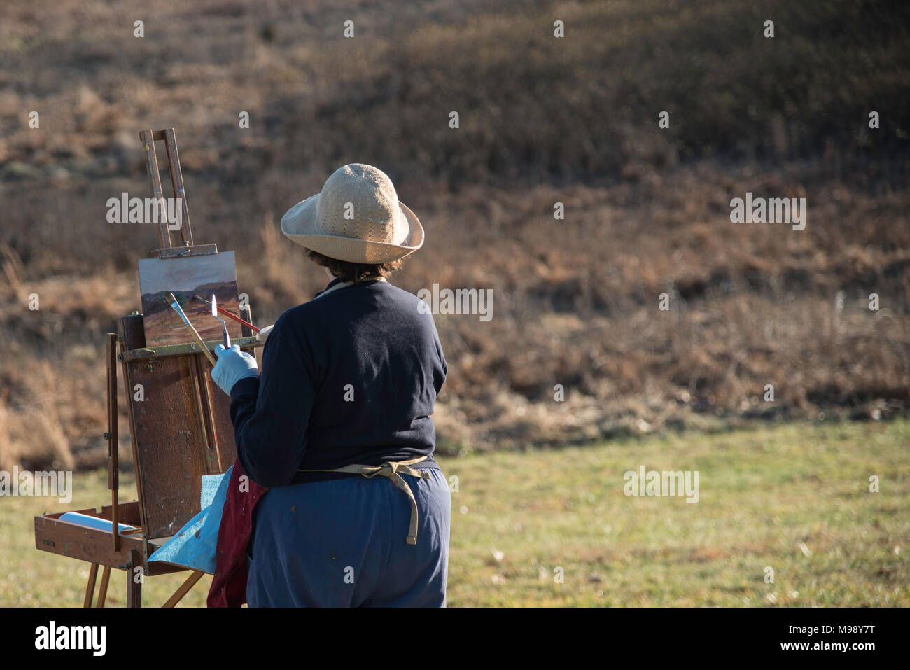 VALLEY FORGE, PENNSYLVANIA/USA - December 27, 2014 Artist painting the scenery at Valley Forge National Historical Park Stock Photo
