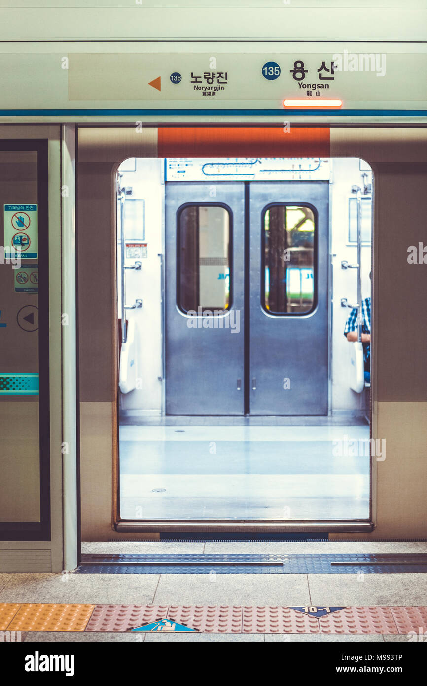 SEOUL, SOUTH KOREA AUGUST 16, 2015 Automatic doors to subway train