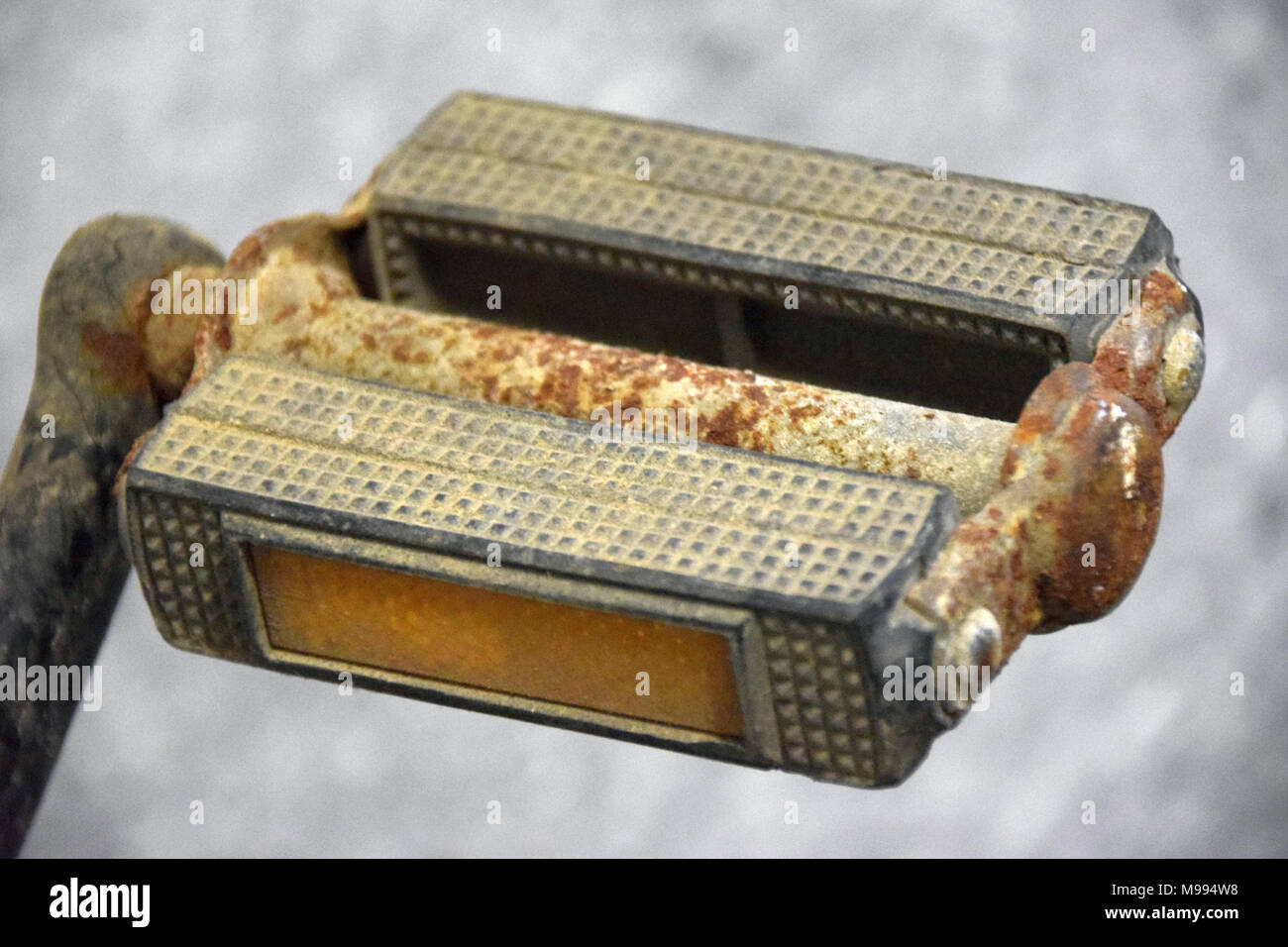 old metal bike pedals