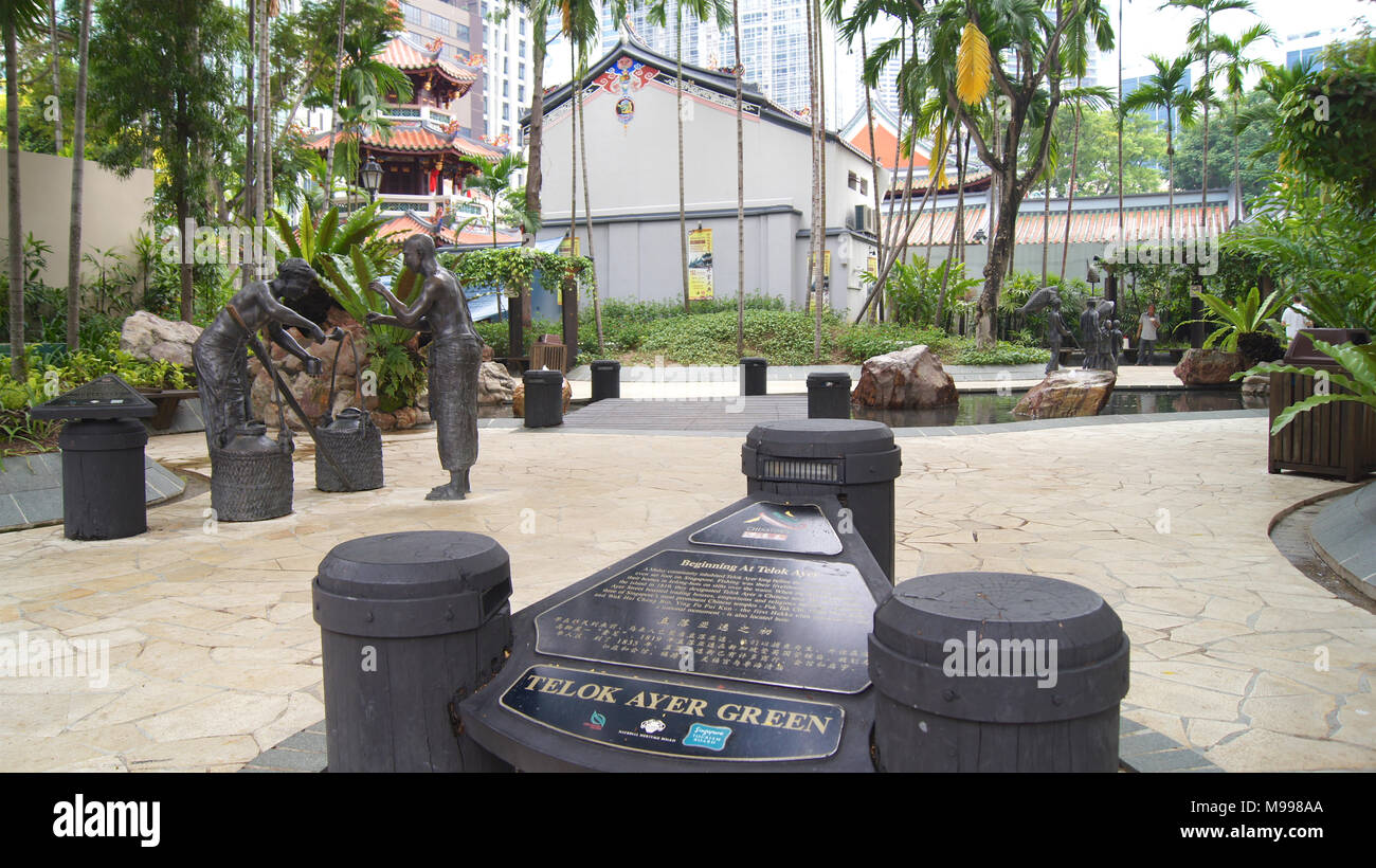 SINGAPORE - APR 2nd 2015: Sign of Telok Ayer National Public Park in ...