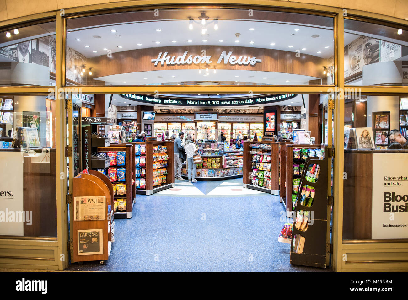 Hudson news store in airport hi res stock photography and images Alamy