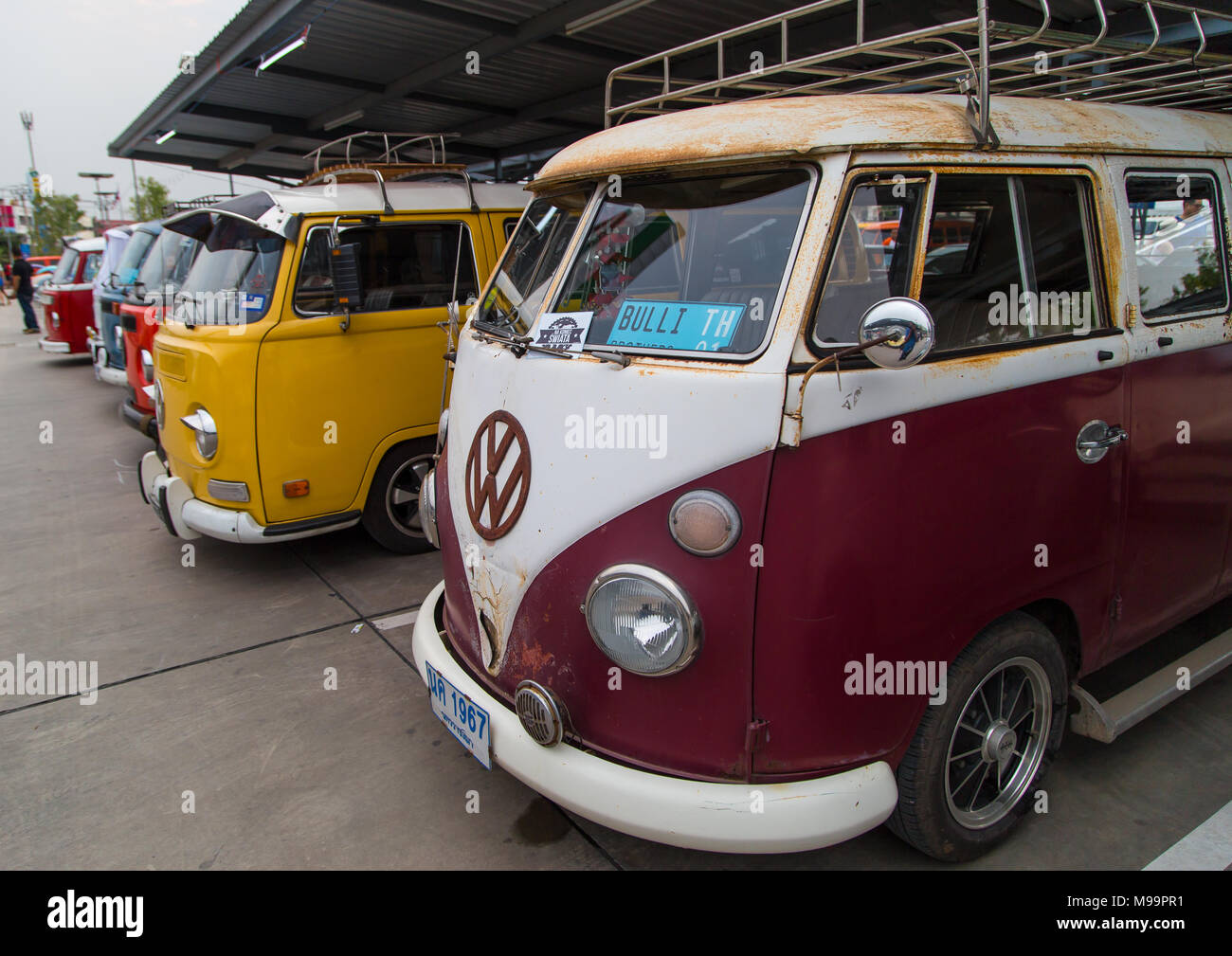 Nonthaburi, Thailand - March 10, 2018: VW van owners gathering in volkswagen  club meeting at car park of Robinson department store Stock Photo - Alamy
