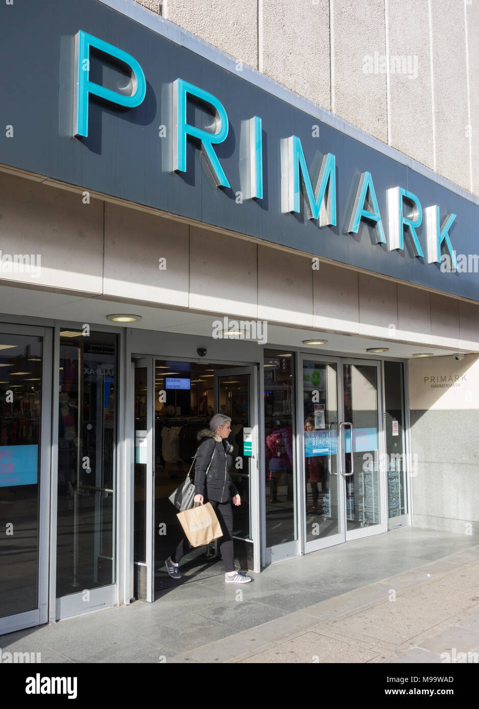 Primark on high street hi-res stock photography and images - Alamy