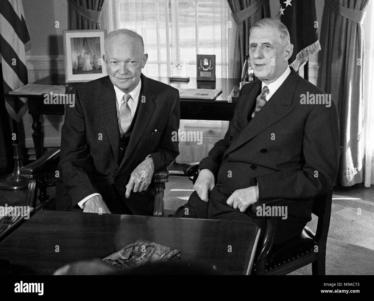 FILED - United States President Dwight D. Eisenhower, left, meets President Charles de Gaulle of France in the Oval Office of the White House in Washington, DC on April 25, 1960. Credit: Benjamin E. 'Gene' Forte/CNP - NO WIRE SERVICE · Photo: Benjamin E. 'gene' Forte/Consolidated News Photos/Benjamin E. 'Gene' Forte - CNP Stock Photo