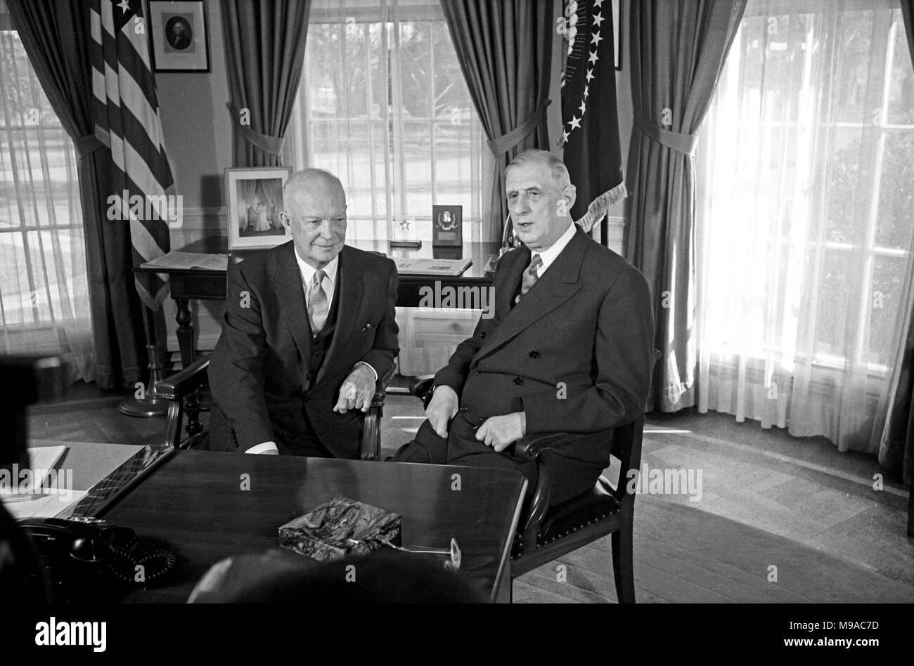FILED - United States President Dwight D. Eisenhower, left, meets President Charles de Gaulle of France in the Oval Office of the White House in Washington, DC on April 25, 1960. Credit: Benjamin E. 'Gene' Forte/CNP - NO WIRE SERVICE · Photo: Benjamin E. 'gene' Forte/Consolidated News Photos/Benjamin E. 'Gene' Forte - CNP Stock Photo