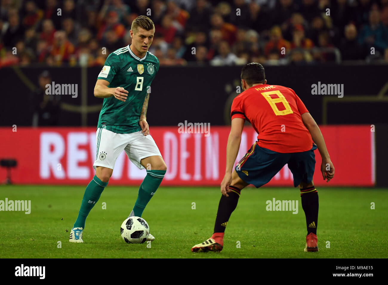 Soccer: Friendly match, Germany vs Spain, 23 March 2018 in the ESPRIT arena, Duesseldorf, Germany: Germany's Toni Kroos (L) and Spain's Koke vying for the ball. Photo: Federico Gambarini/dpa Stock Photo