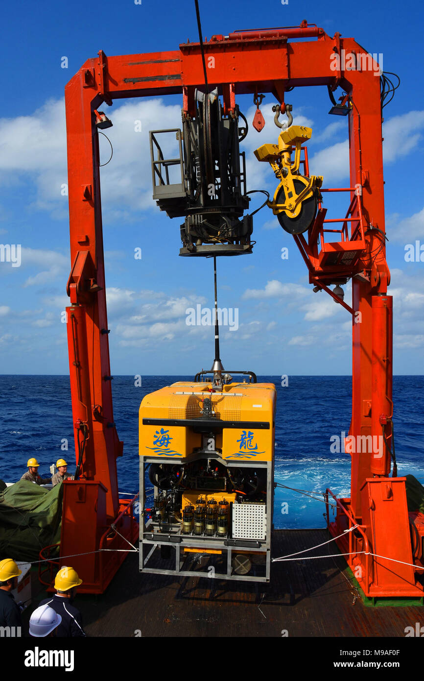 Dayangyihao. 24th Mar, 2018. Unmanned submersible 'Hailong III' is hung to be put into the sea for a test from the vessel Dayang Yihao (Ocean No. 1), March 24, 2018. The submersible completed a 400-meter-deep sea test in west Pacific Ocean on Sunday. Chinese research vessel Dayang Yihao left Qingdao, Shandong Province, on March 20, taking scientists on a 45-day scientific ocean expedition. Credit: Chen Hao/Xinhua/Alamy Live News Stock Photo