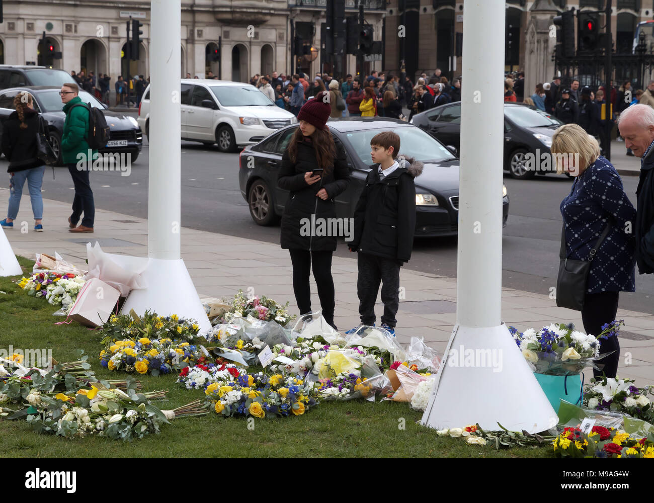 London,UK,24th March 2018, Flowers and tributes left on Parliament Square to remember the people who lost their lives a year ago on Westminster bridge and in front of the Houses of Parliament. Credit Keith Larby/Alamy Live News Stock Photo