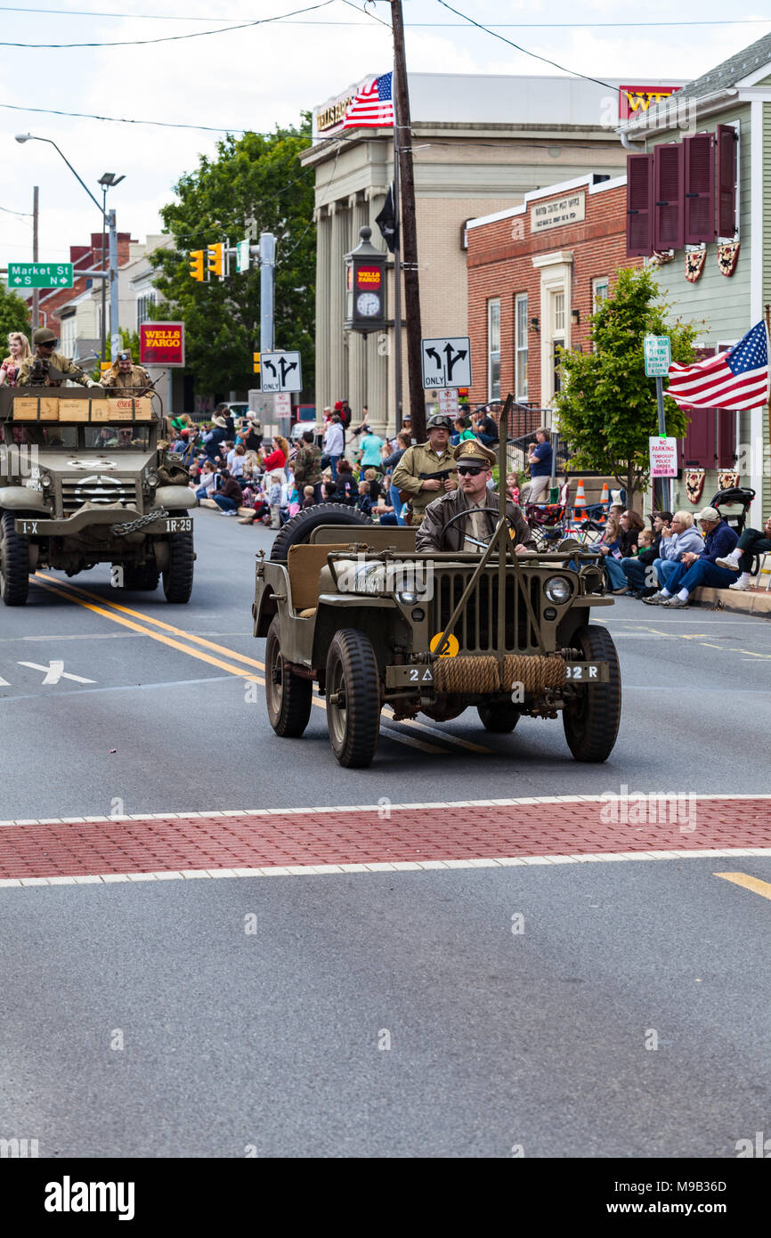 Mount Joy Pennsylvania Usa Small Town Memorial Day Parade Honoring The 100th Anniversary Of The Beginning Of World War I And The 70th Anniversary Of The World War Ii D Day Invasion Mt