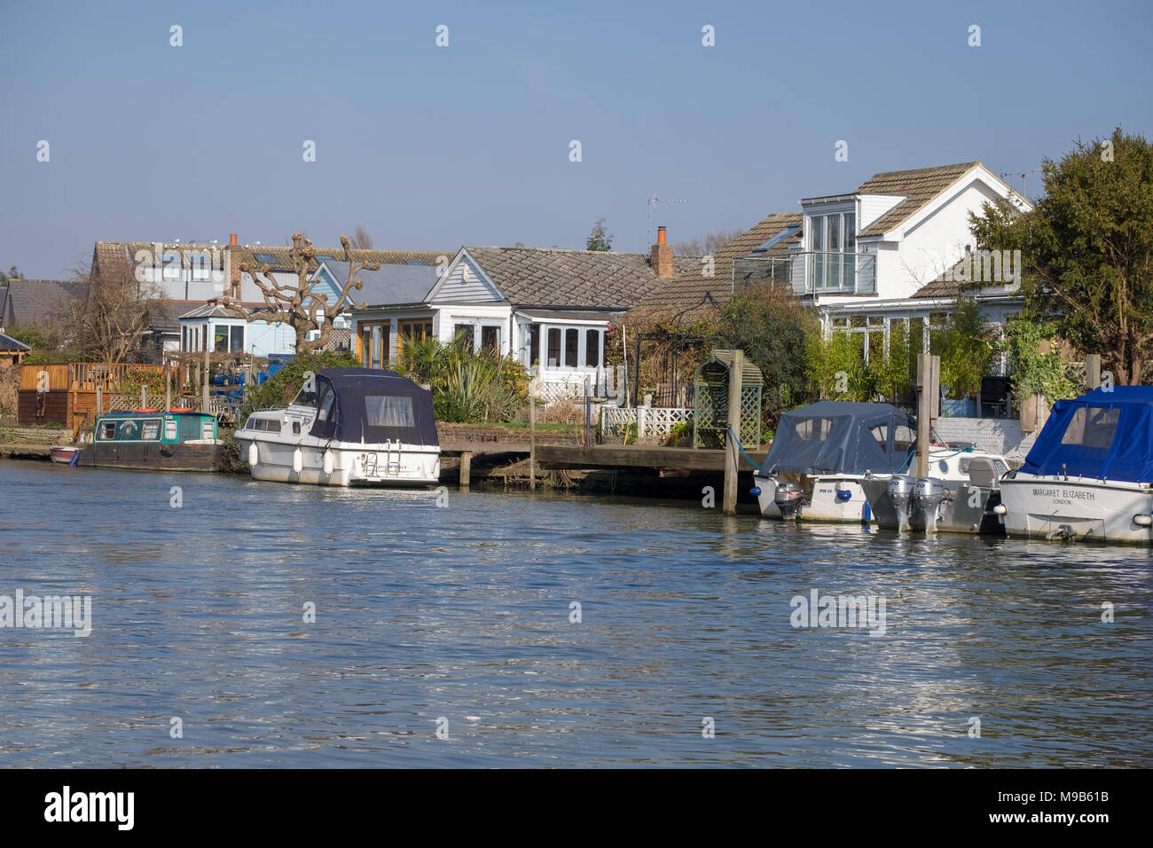 river thames at thames ditton island Stock Photo Alamy