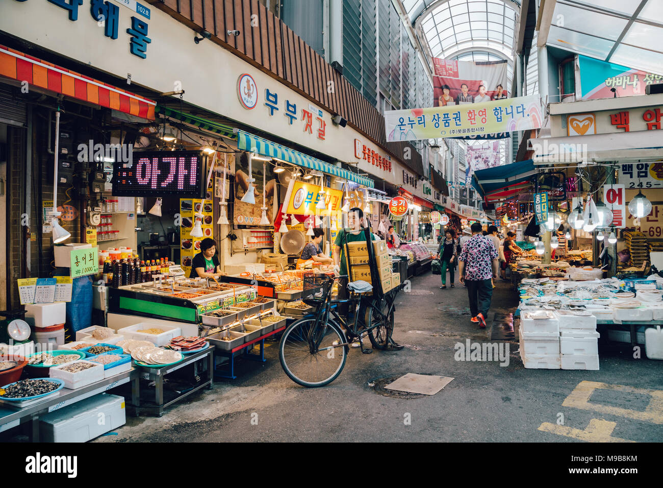 Korean traditional market hi-res stock photography and images - Alamy
