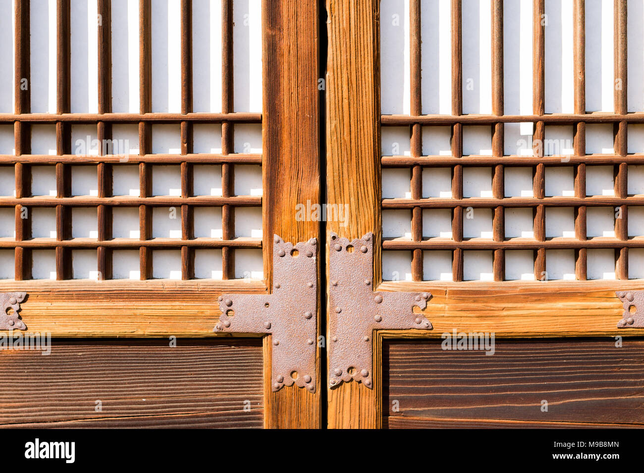 Korean traditional wooden door Stock Photo Alamy