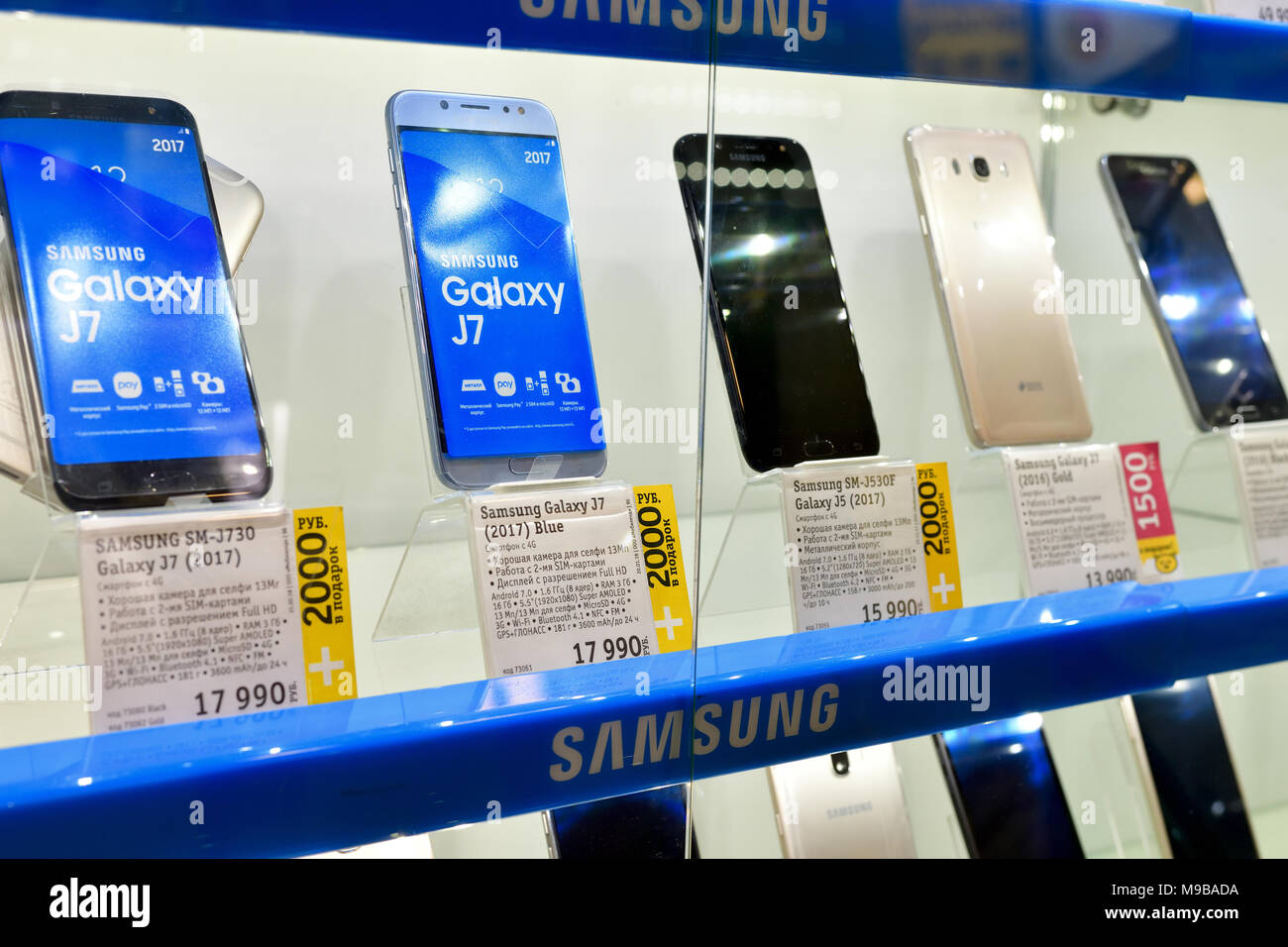 Samsung phones for sale hi-res stock photography and images - Alamy