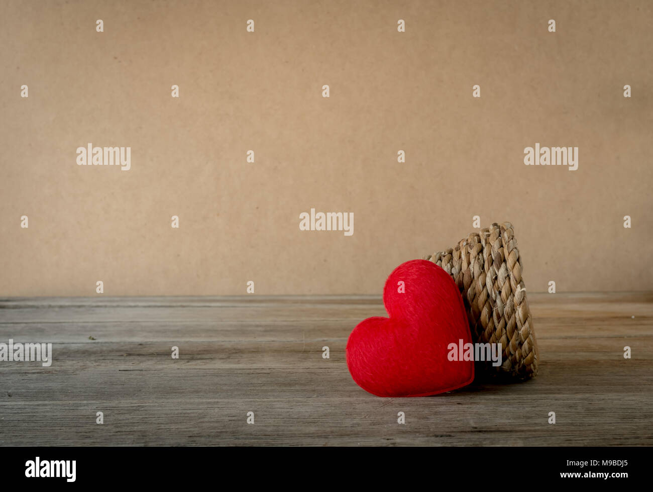 red heart on wood retro background Stock Photo - Alamy