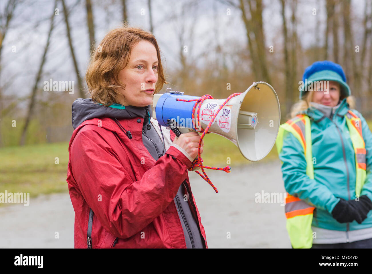 Canadian Singer Songwriter Sarah Harmer speaks to crowd of protesters at Blockade of Kinder Morgan Pipeline entrance, Burnaby, British Columbia, Canada. Credit: Michael Wheatley/Alamy Live News Stock Photo