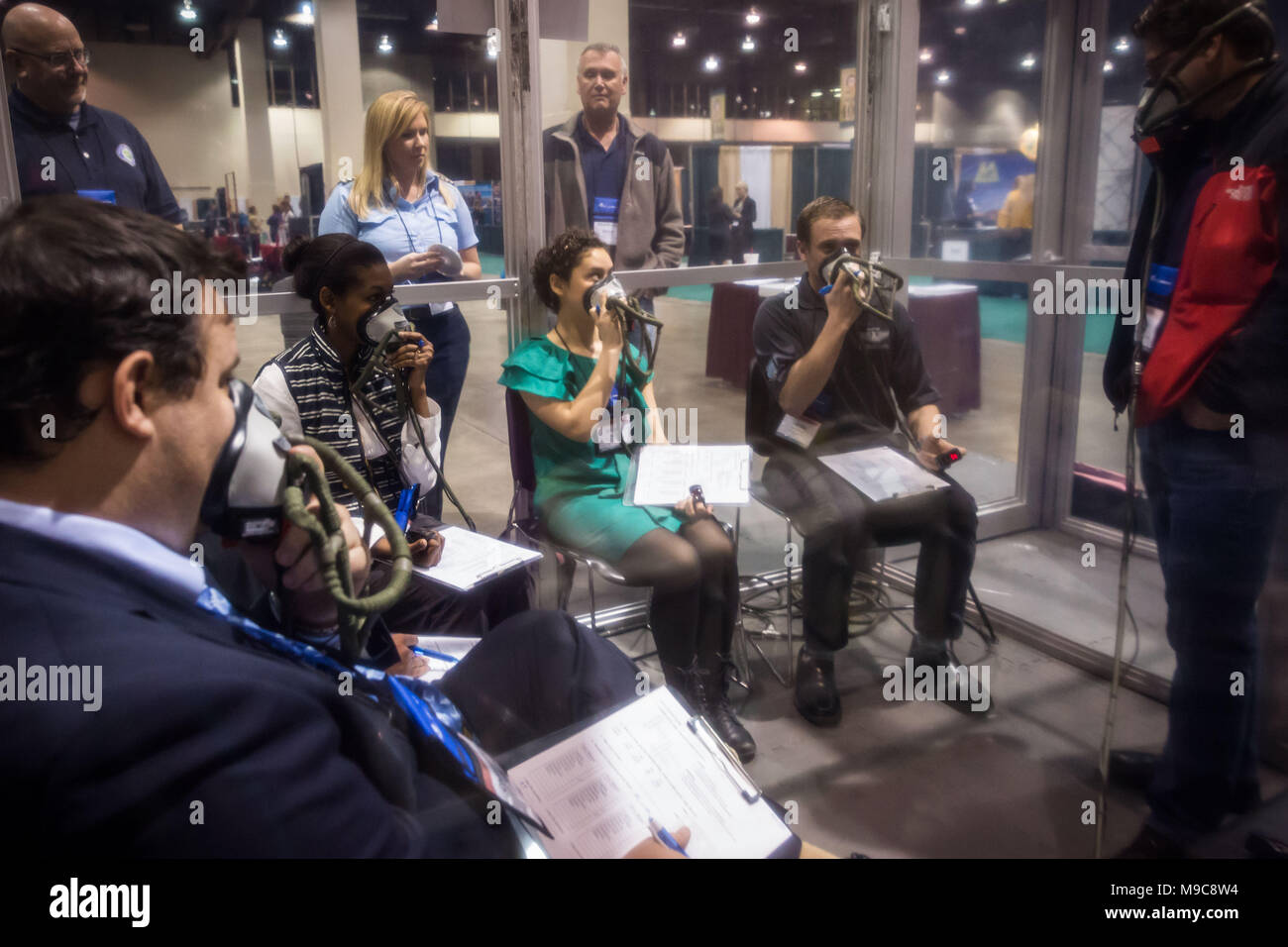 Oxygen masks hires stock photography and images Alamy