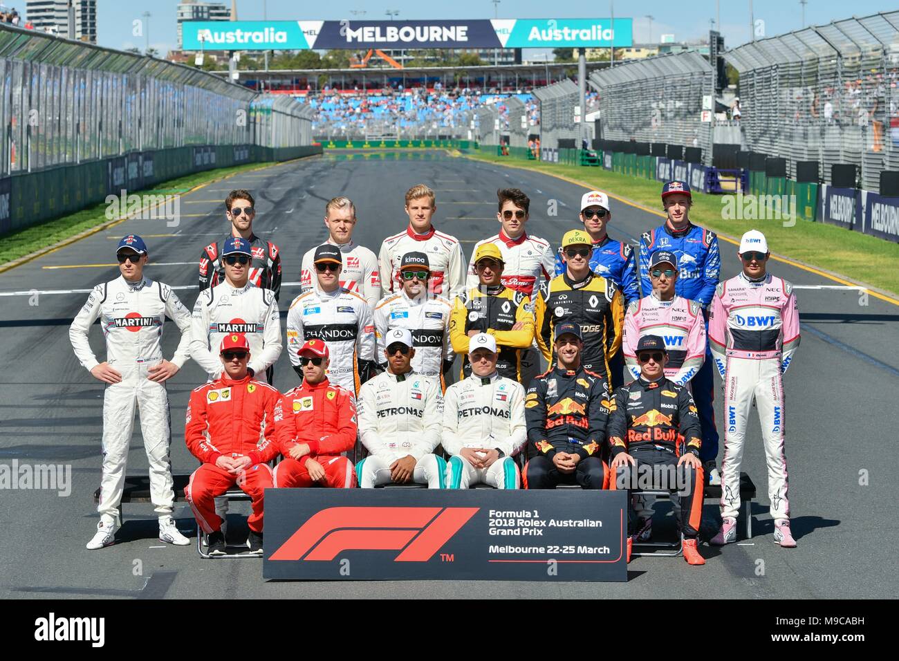 Albert Park, Melbourne, Australia. 25th Mar, 2018. Drivers pose for the start of season group photograph at the 2018 Australian Formula One Grand Prix at Albert Park, Melbourne, Australia. Sydney Low/Cal Sport Media/Alamy Live News Stock Photo