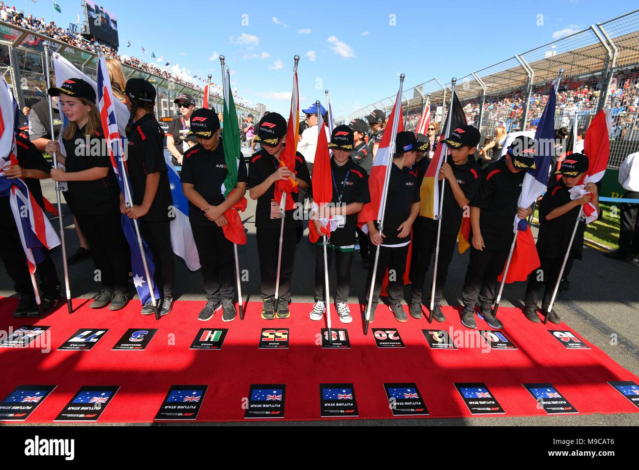 Albert Park, Melbourne, Australia. 25th Mar, 2018. The Grid Kids wait for their drivers on the grid prior to the start of the 2018 Australian Formula One Grand Prix at Albert Park, Melbourne, Australia. Sydney Low/Cal Sport Media/Alamy Live News Stock Photo