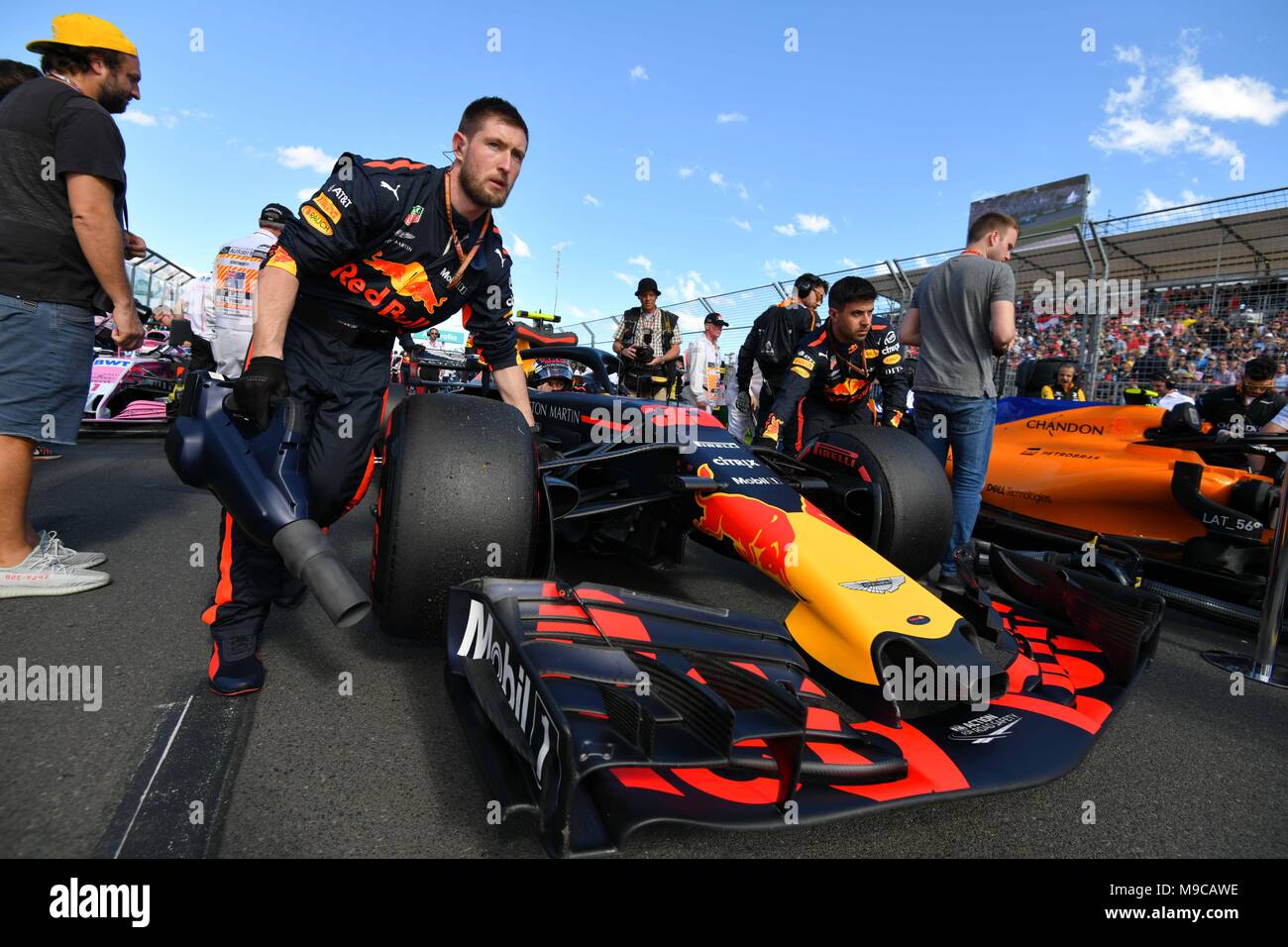 Albert Park, Melbourne, Australia. 25th Mar, 2018. Mechanics wheel the car of Max Verstappen (NLD) #33 from the Aston Martin Red Bull Racing team on the grid prior to the start of the 2018 Australian Formula One Grand Prix at Albert Park, Melbourne, Australia. Sydney Low/Cal Sport Media/Alamy Live News Stock Photo
