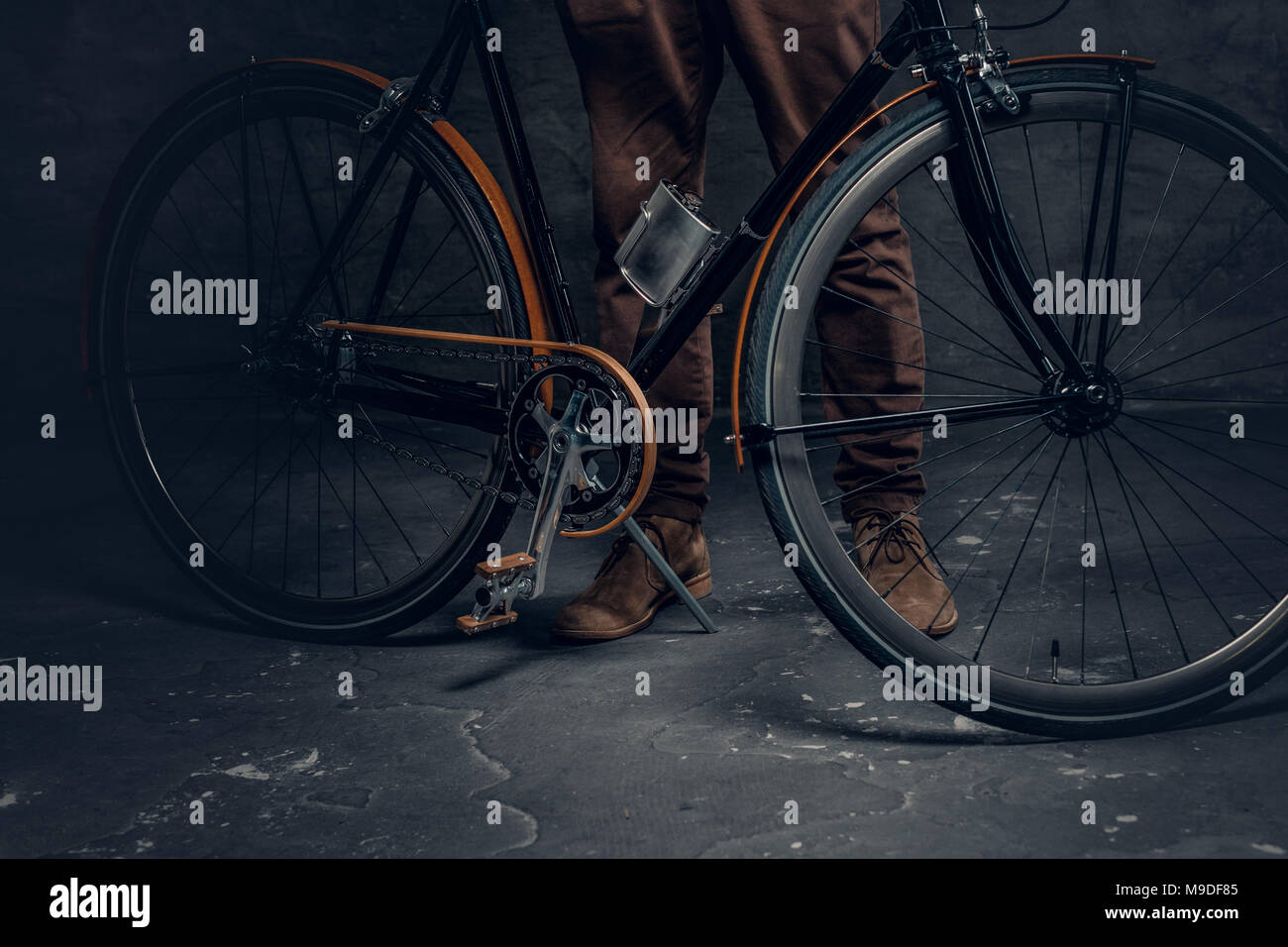 Vintage fixed gear bicycle hi-res stock photography and images - Alamy