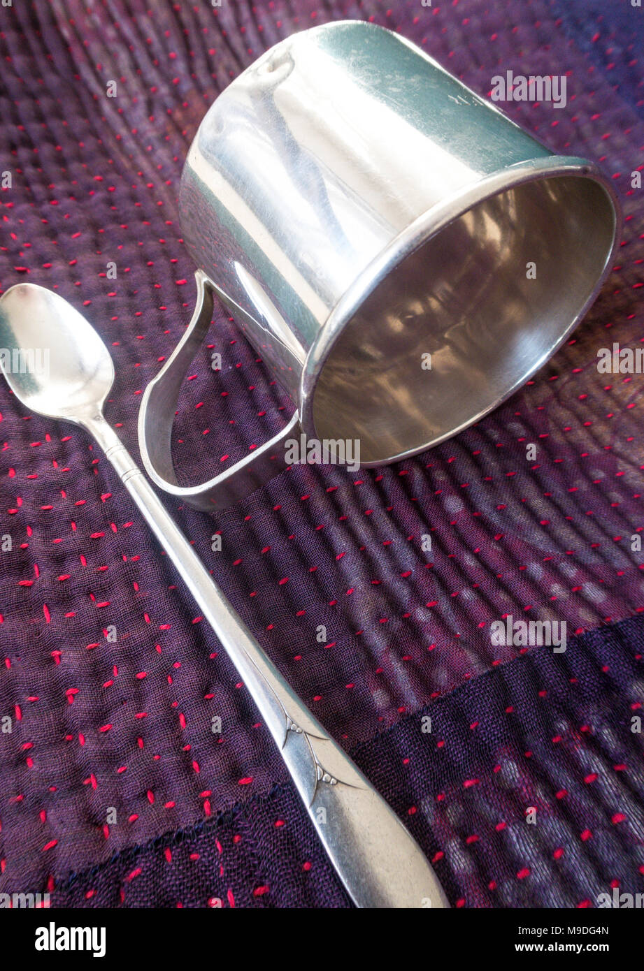 https://c8.alamy.com/comp/M9DG4N/vintage-sterling-silver-baby-spoon-and-cup-usa-M9DG4N.jpg
