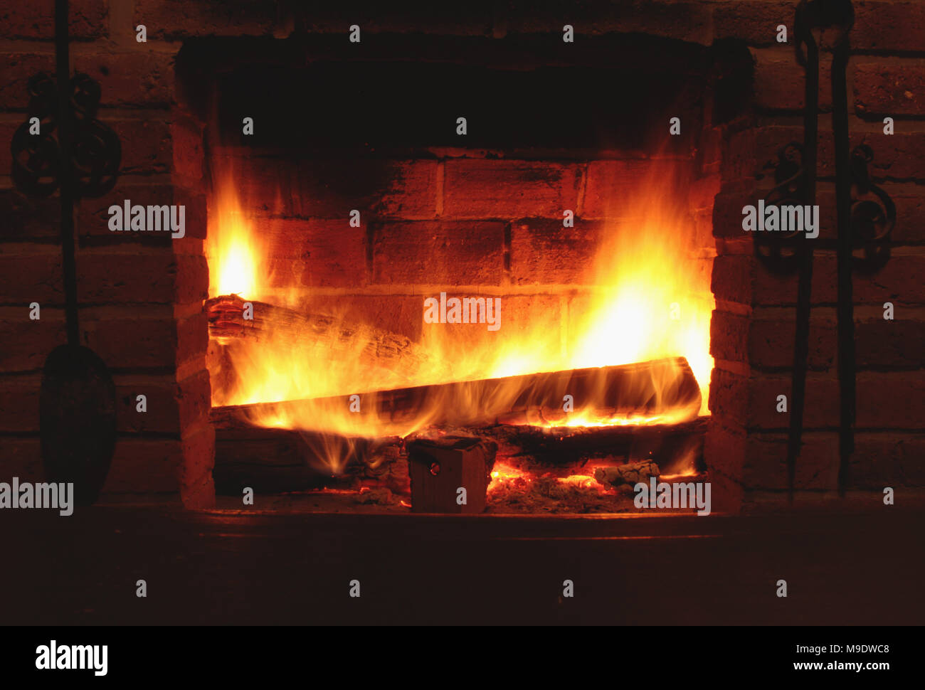 Fireplace fire hi-res stock photography and images - Alamy