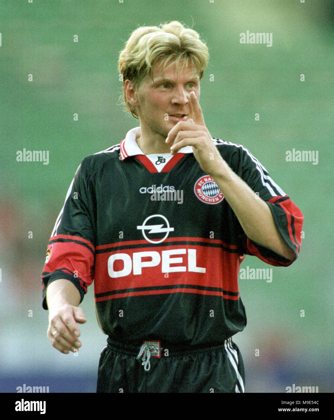 BayArena Leverkusen, Germany, 8.8.1998, German Liga-Cup Final, FC Bayern  Munich vs VfB Stuttgart --- Stefan Effenberg (Munich Stock Photo - Alamy