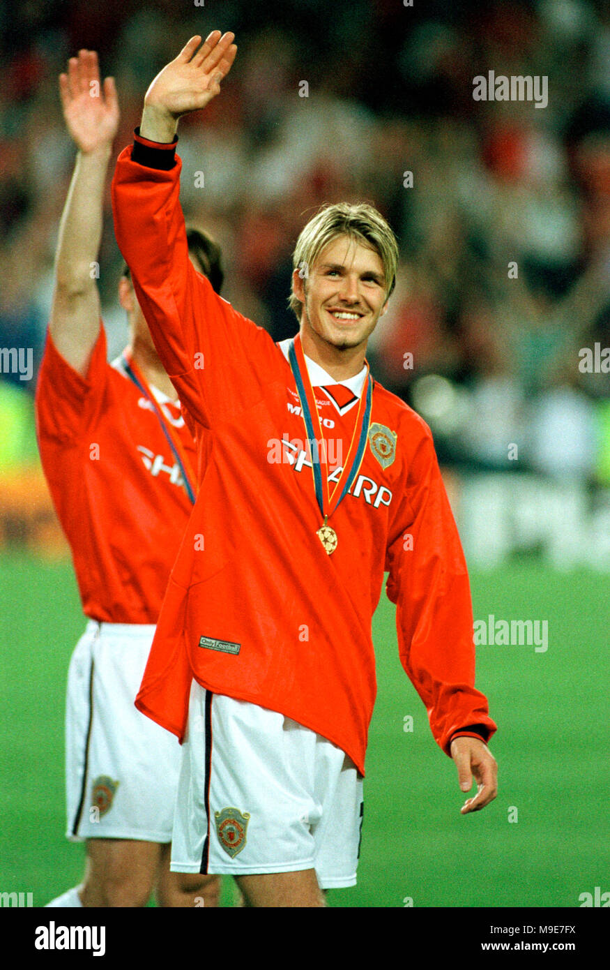 Stadium Camp Nou, Barcelona, Spain 26.5.1999 UEFA Champions League Final : Manchester  United vs FC Bayern Munich 2:1 --- David Beckham ( ManU) with medal Stock  Photo - Alamy